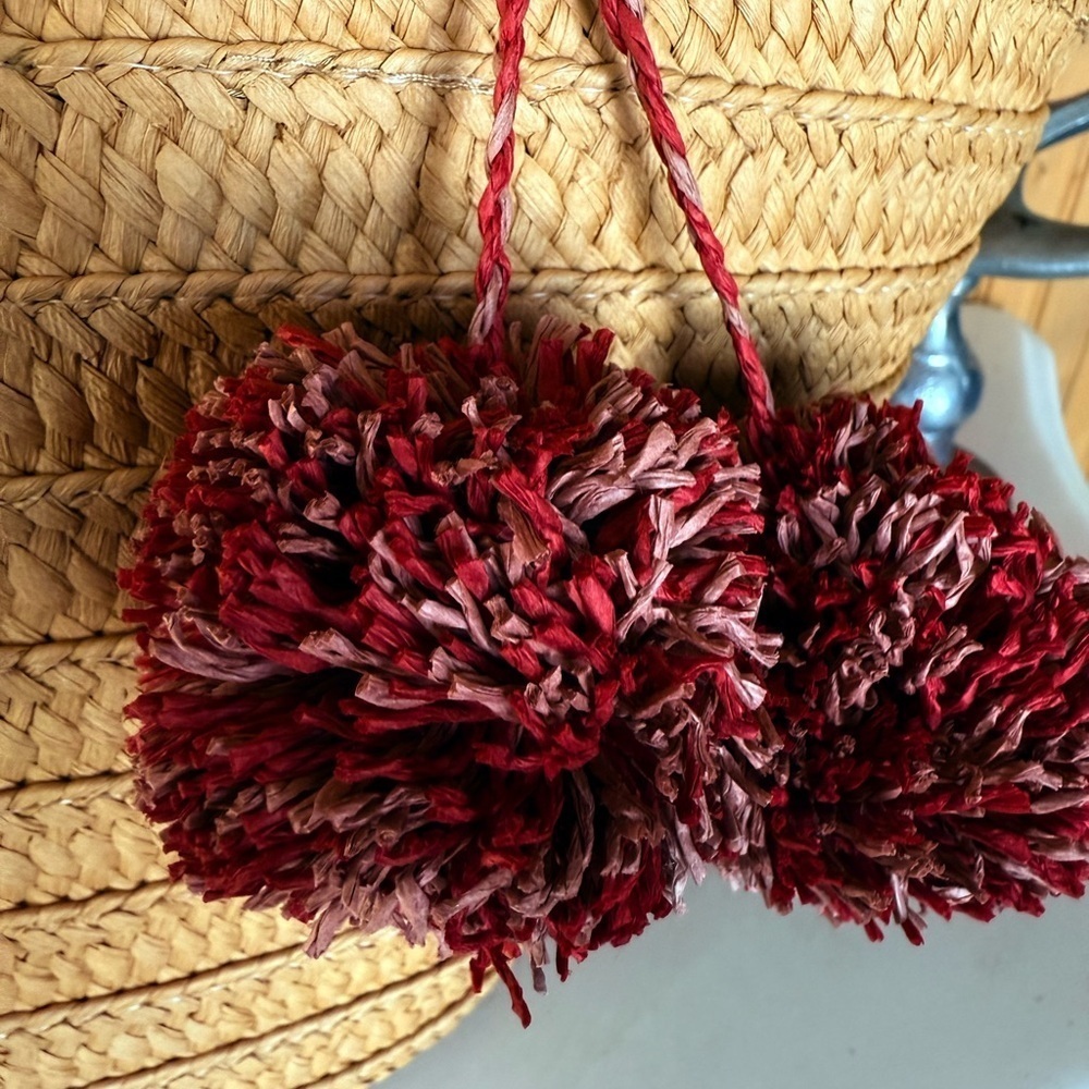 Loft woven handbag. Darling handles. - Picture 4 of 5